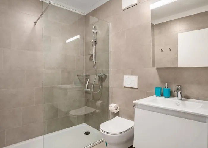 Loctowers A2-7-1 By Interhome * ロカルノ